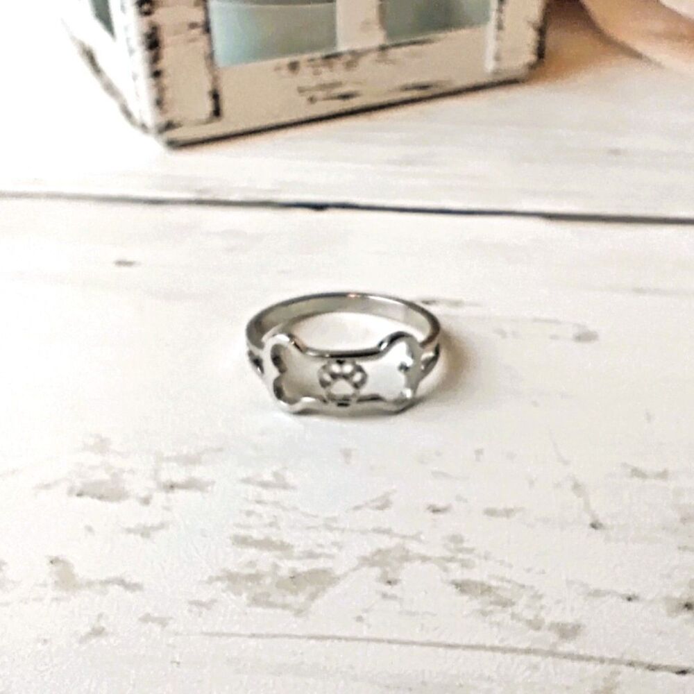 NEW Dog Bone & Paw Silver Tone Band Ring Size 5 Cute, Funky, Pets
